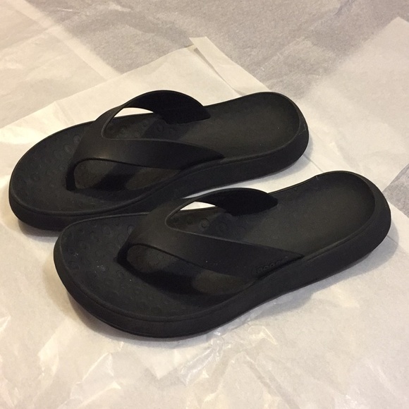 bogs flip flops